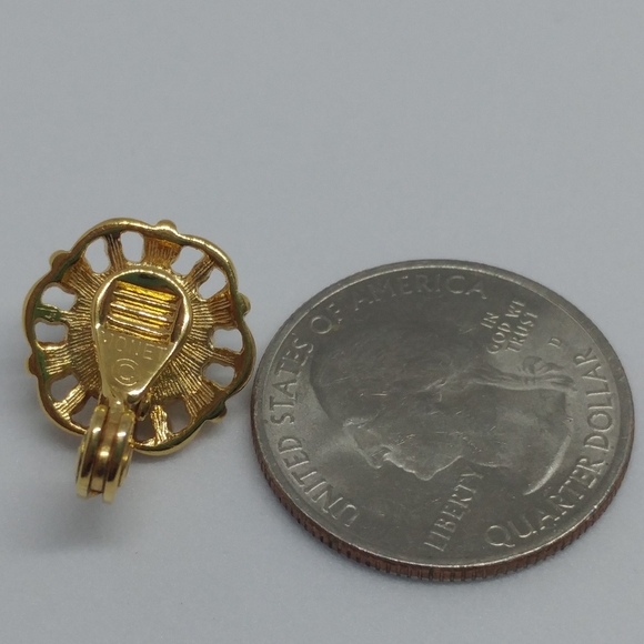 SOLD Monet Gold Tone Faux Pearl Clip On Earrings - Picture 3 of 3